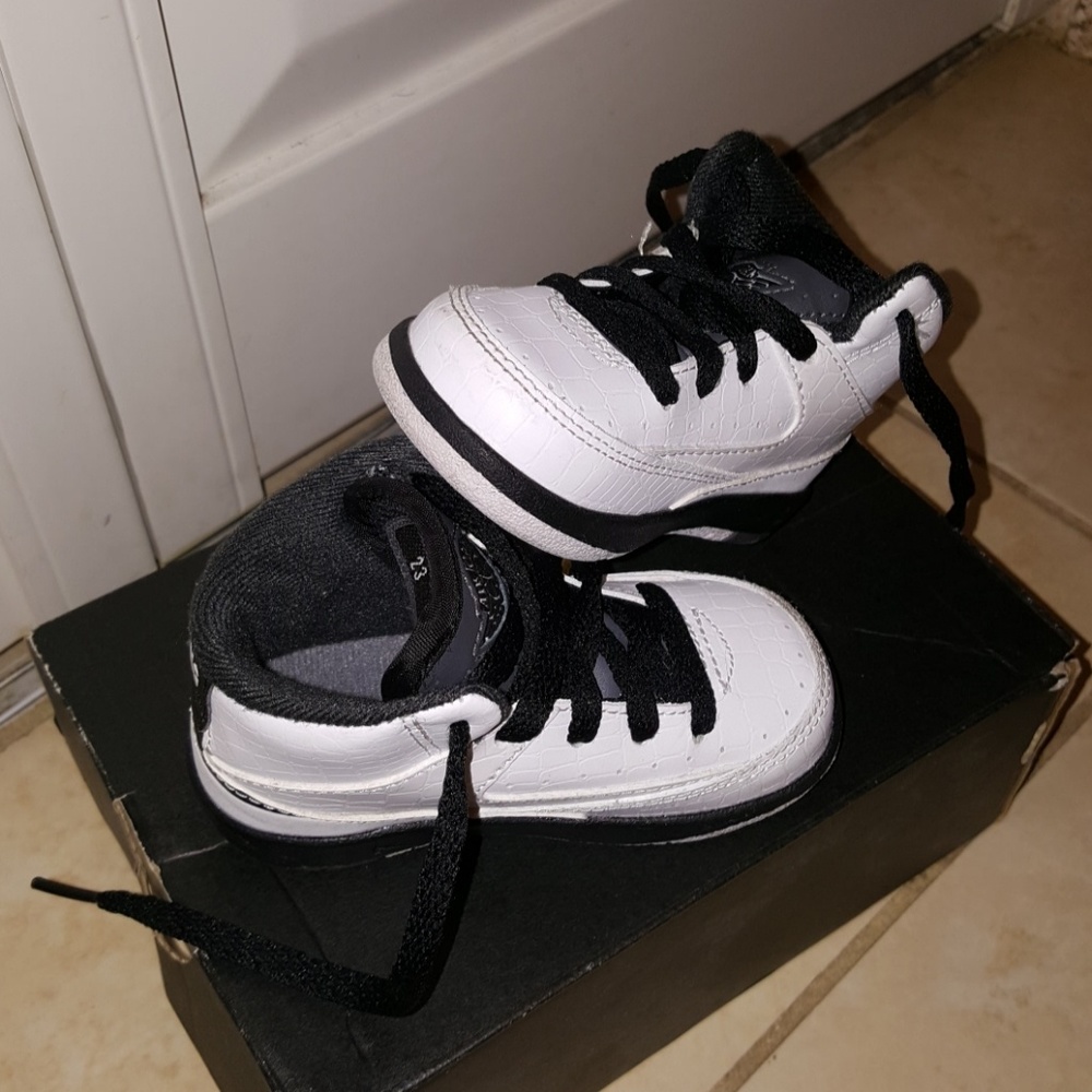 JORDAN 2 RETRO BT